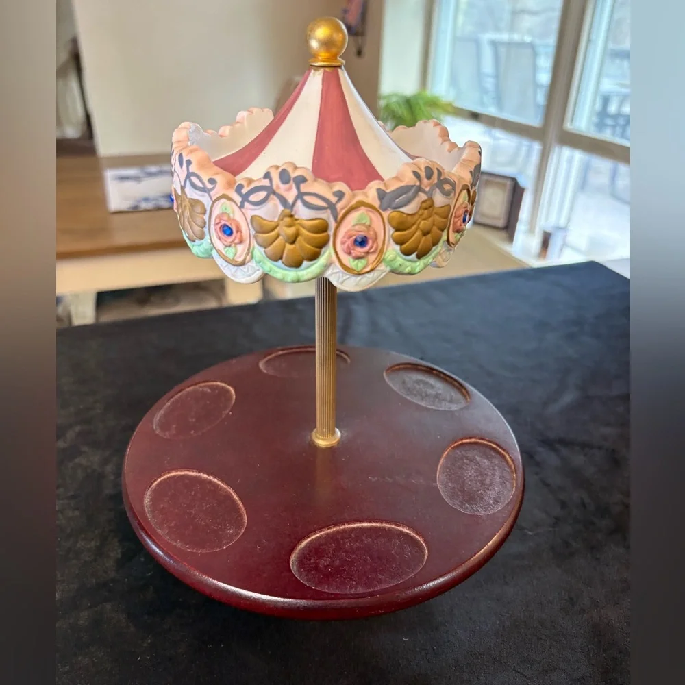 🔥🔥🔥Scarborough Fair Porcelain Carousel With 6 Gold Gilded Horse Figurines - Picture 10 of 13